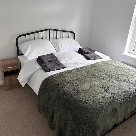 4 Bed Newly Renovated Cosy House In The District 度假居 *