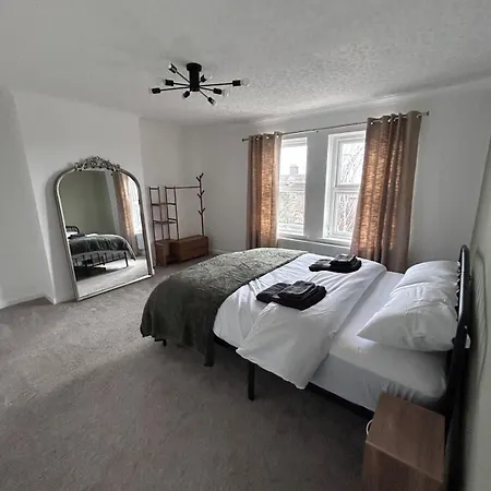 4 Bed Newly Renovated Cosy House In The District Nyaraló