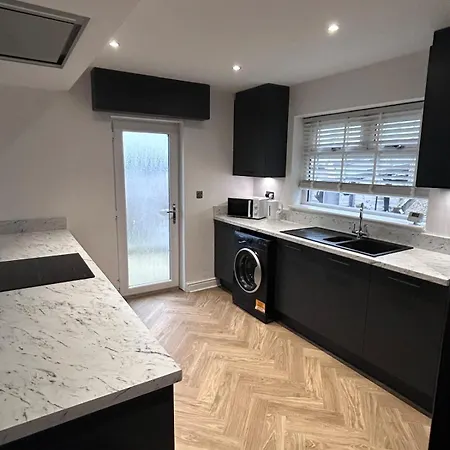 4 Bed Newly Renovated Cosy House In The District Nyaraló Egremont