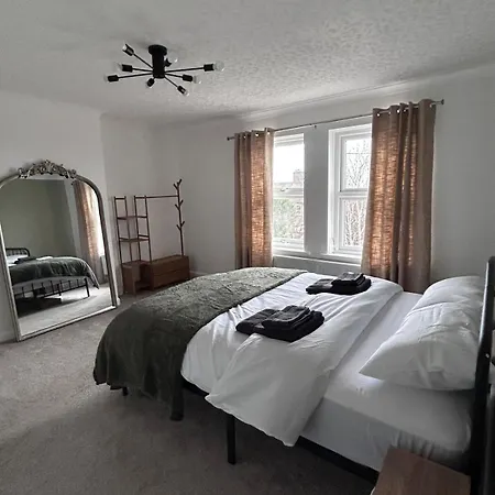 Nyaraló 4 Bed Newly Renovated Cosy House In The District *