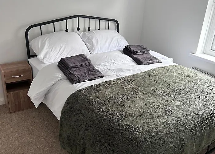 4 Bed Newly Renovated Cosy House In The District 度假居 *