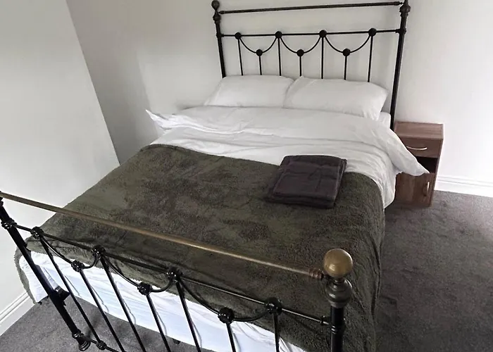 4 Bed Newly Renovated Cosy House In The District 度假居